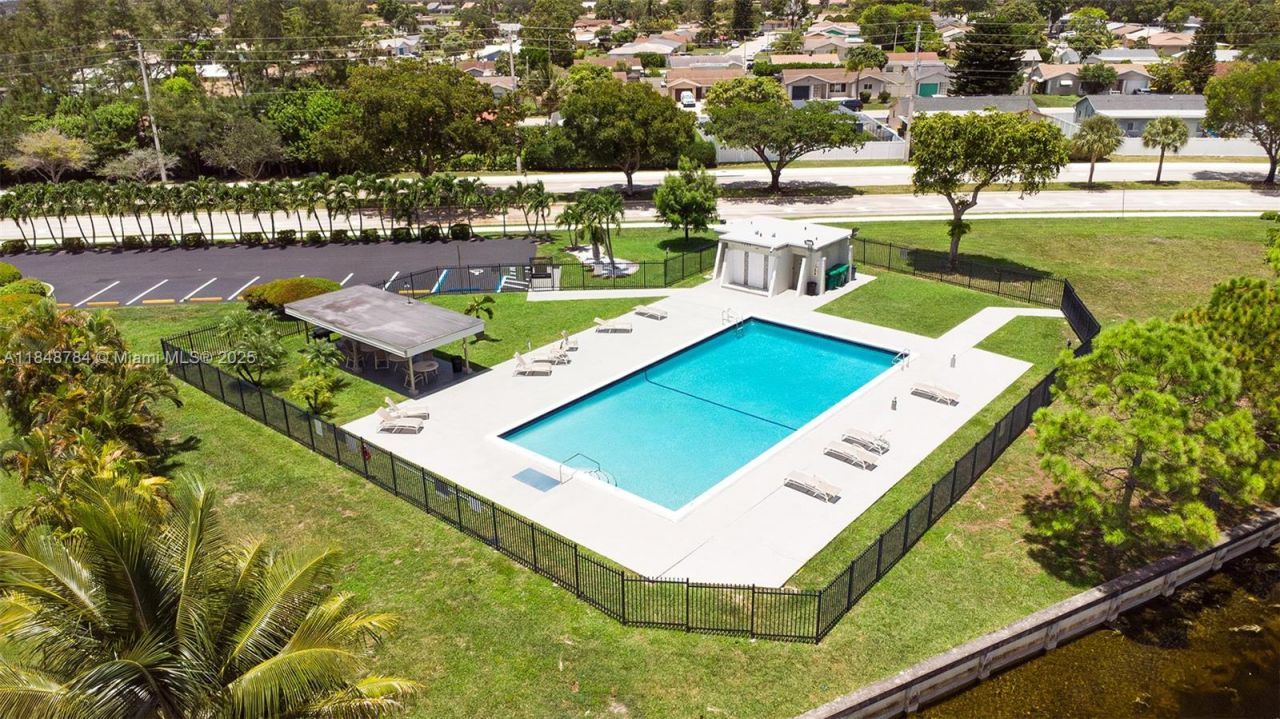 7921 NW 90th Ave, Tamarac, FL 33321 Photo