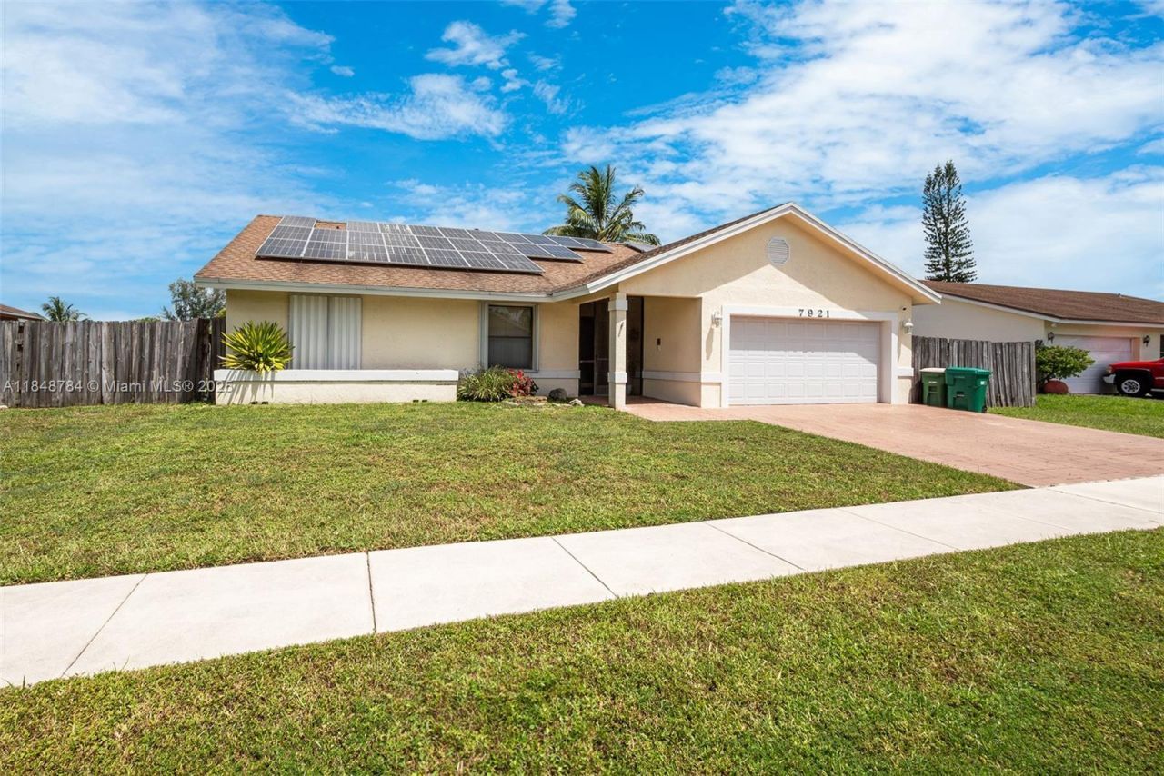 7921 NW 90th Ave, Tamarac, FL 33321 Photo
