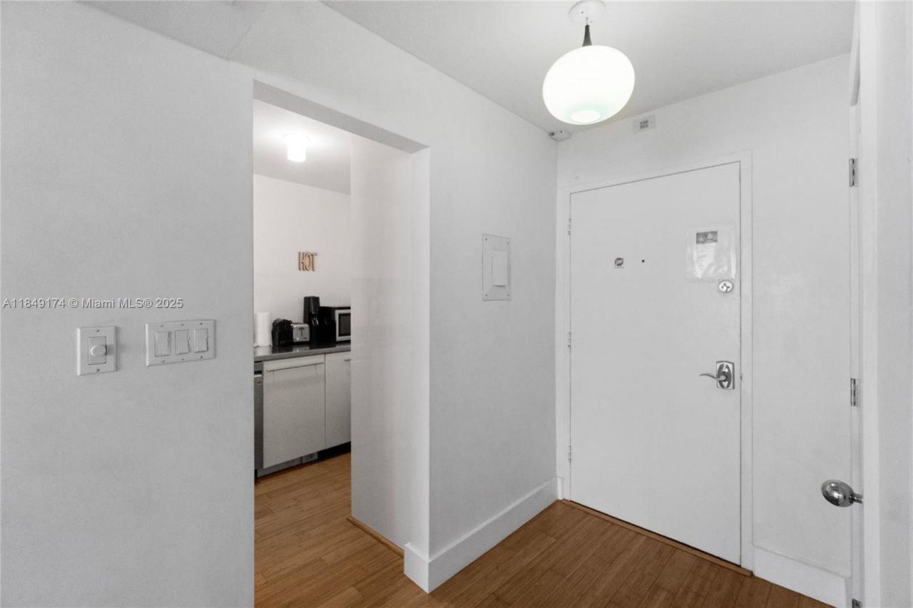 100 Lincoln Rd, Unit 923, Miami Beach, FL 33139 Photo