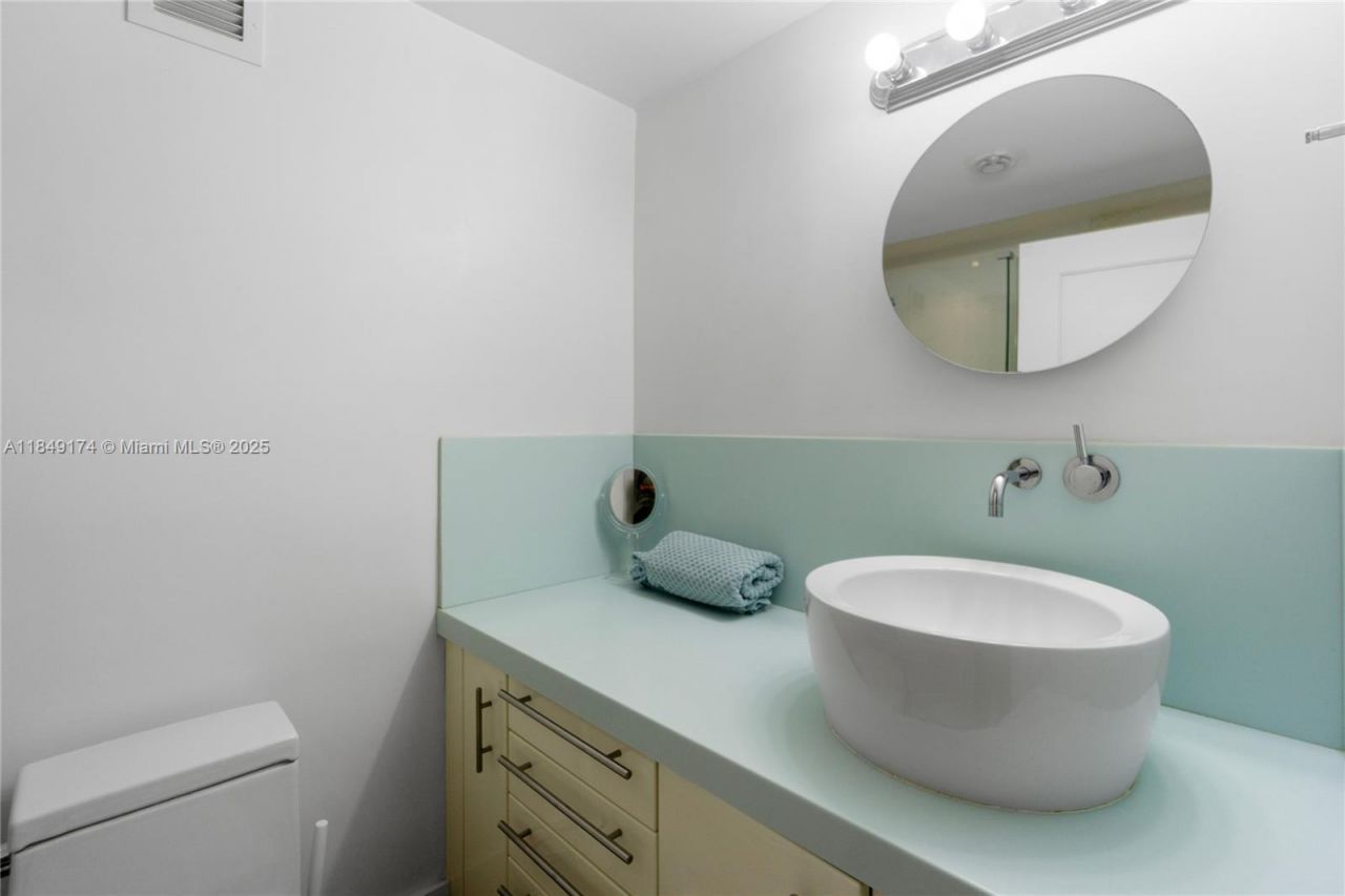 100 Lincoln Rd, Unit 923, Miami Beach, FL 33139 Photo