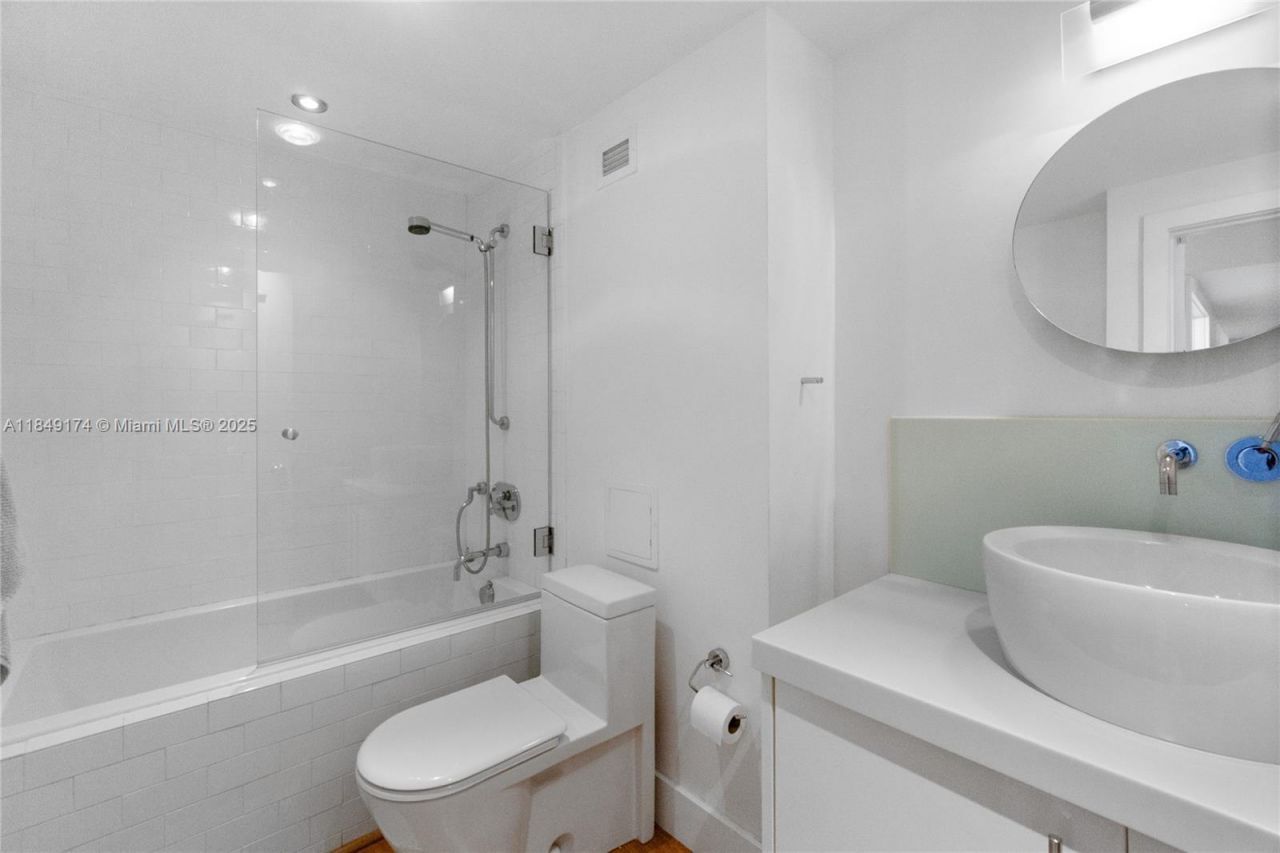 100 Lincoln Rd, Unit 923, Miami Beach, FL 33139 Photo