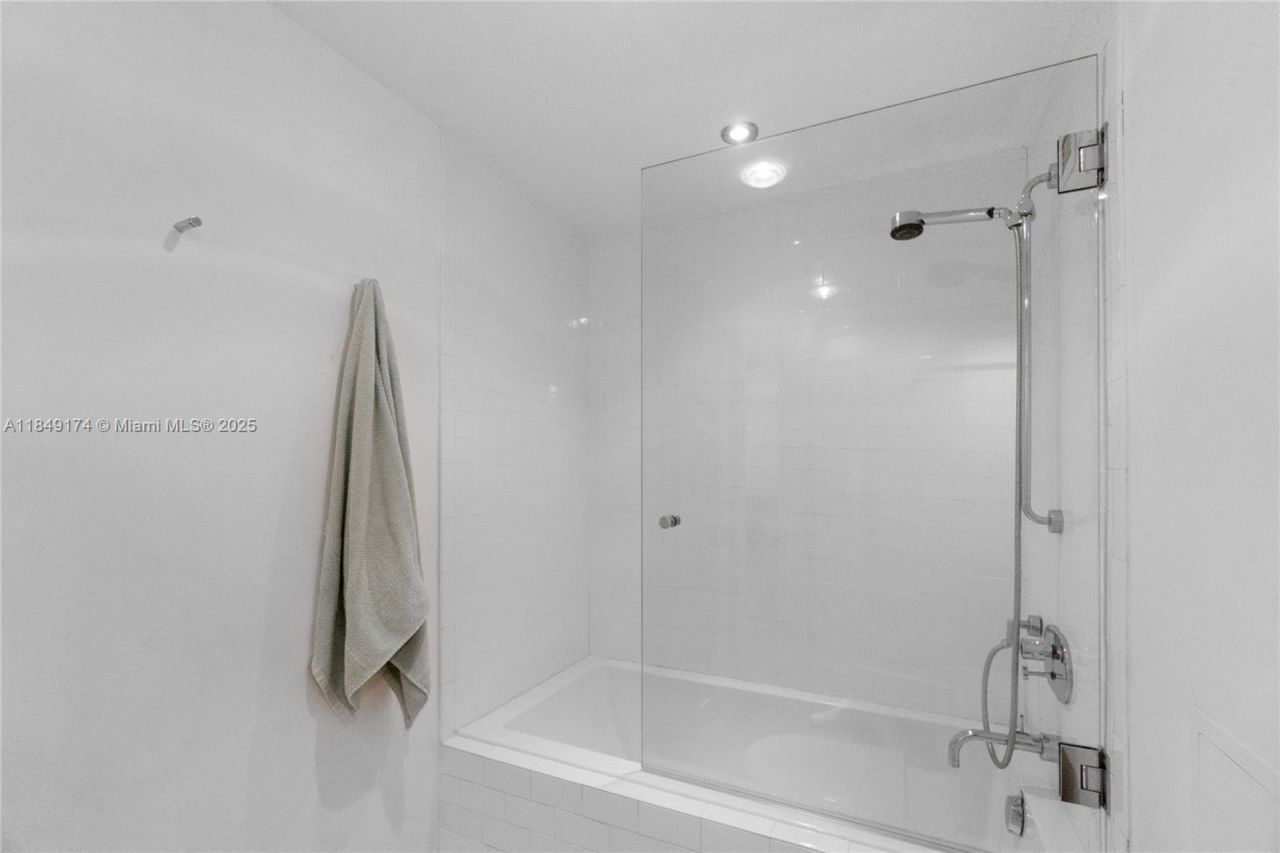 100 Lincoln Rd, Unit 923, Miami Beach, FL 33139 Photo