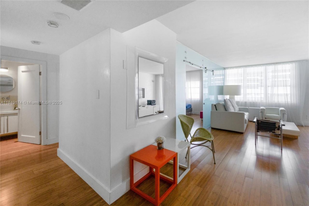 100 Lincoln Rd, Unit 923, Miami Beach, FL 33139 Photo
