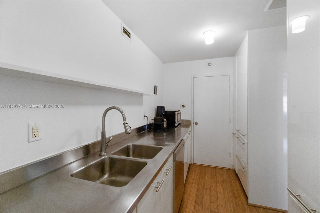 100 Lincoln Rd, Unit 923, Miami Beach, FL 33139 Photo