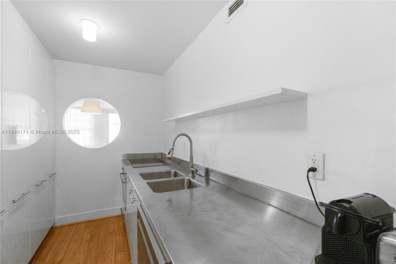 100 Lincoln Rd, Unit 923, Miami Beach, FL 33139 Photo