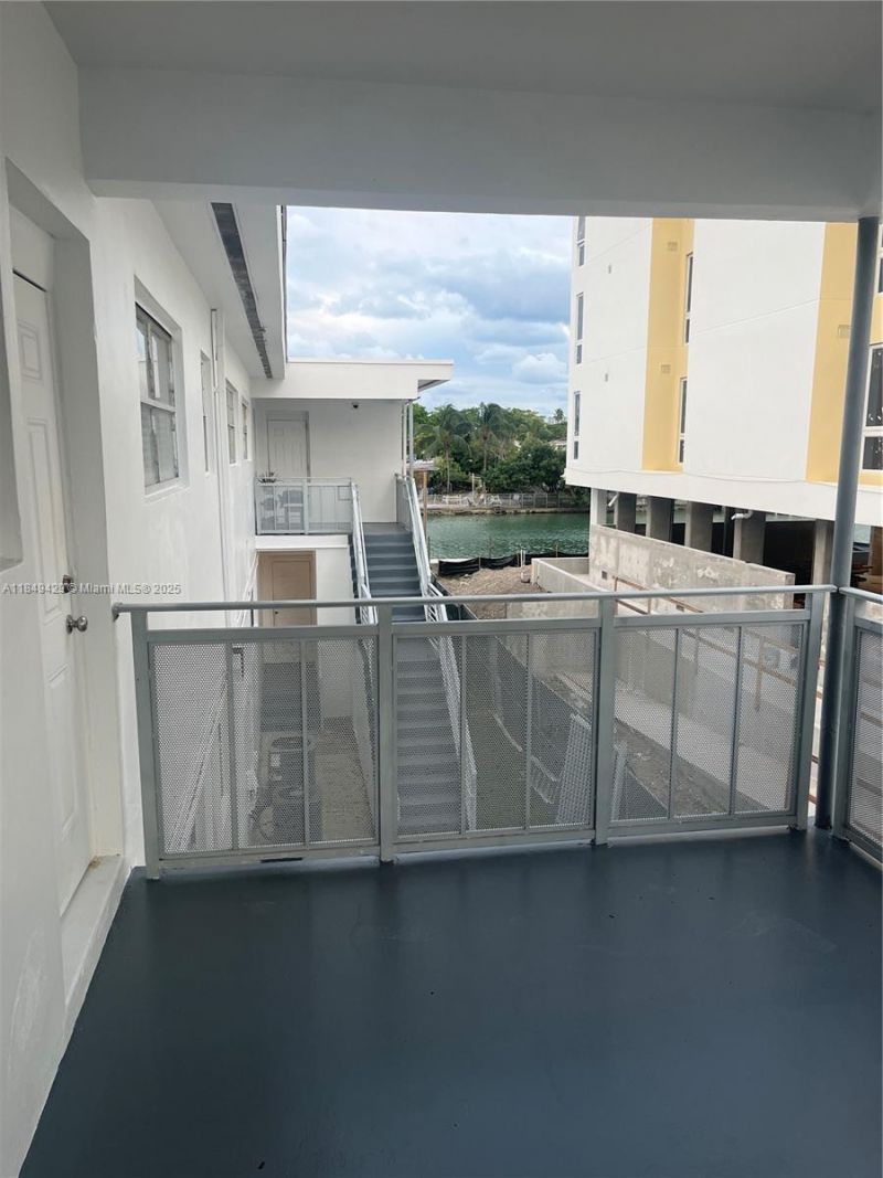 250 S Shore Dr, Unit 5, Miami Beach, FL 33141 Photo