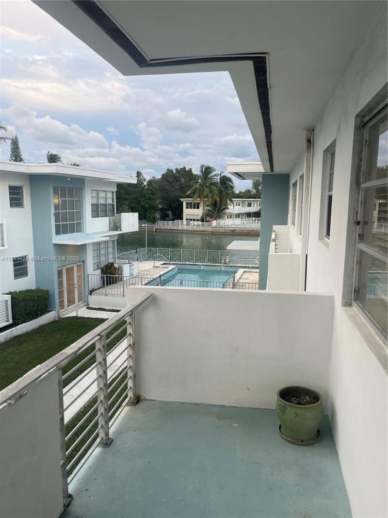 250 S Shore Dr, Unit 5, Miami Beach, FL 33141 Photo