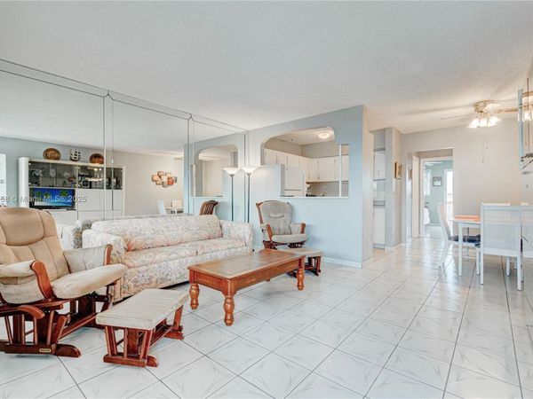 800 SW 10th Ter, Unit 20T, Hallandale Beach, FL 33009