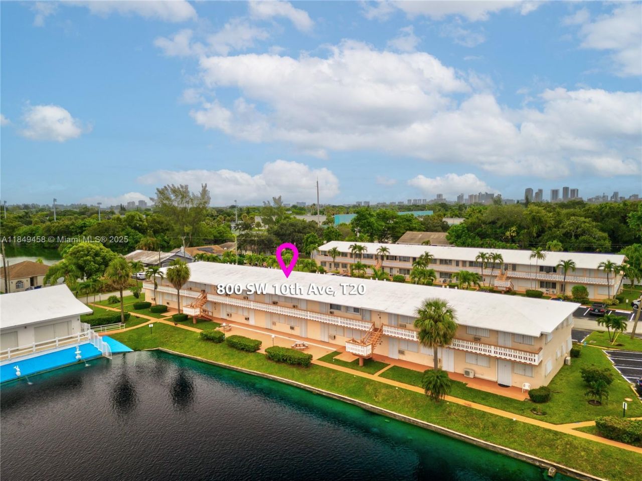 800 SW 10th Ter, Unit 20T, Hallandale Beach, FL 33009 Photo