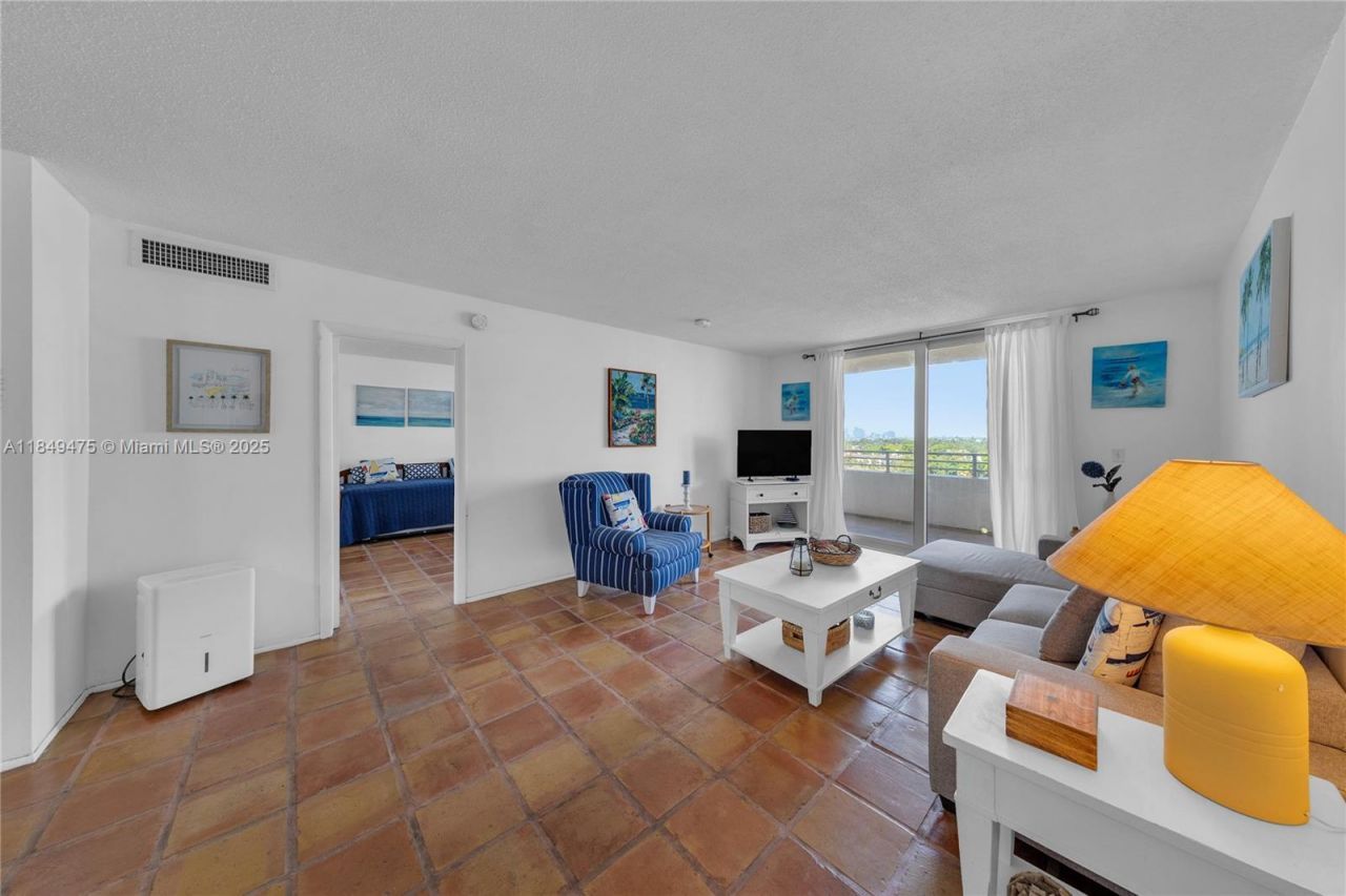 5555 Collins Ave, Unit 8U, Miami Beach, FL 33140 Photo