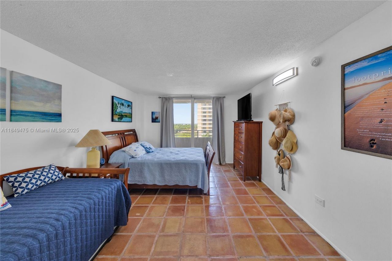 5555 Collins Ave, Unit 8U, Miami Beach, FL 33140 Photo
