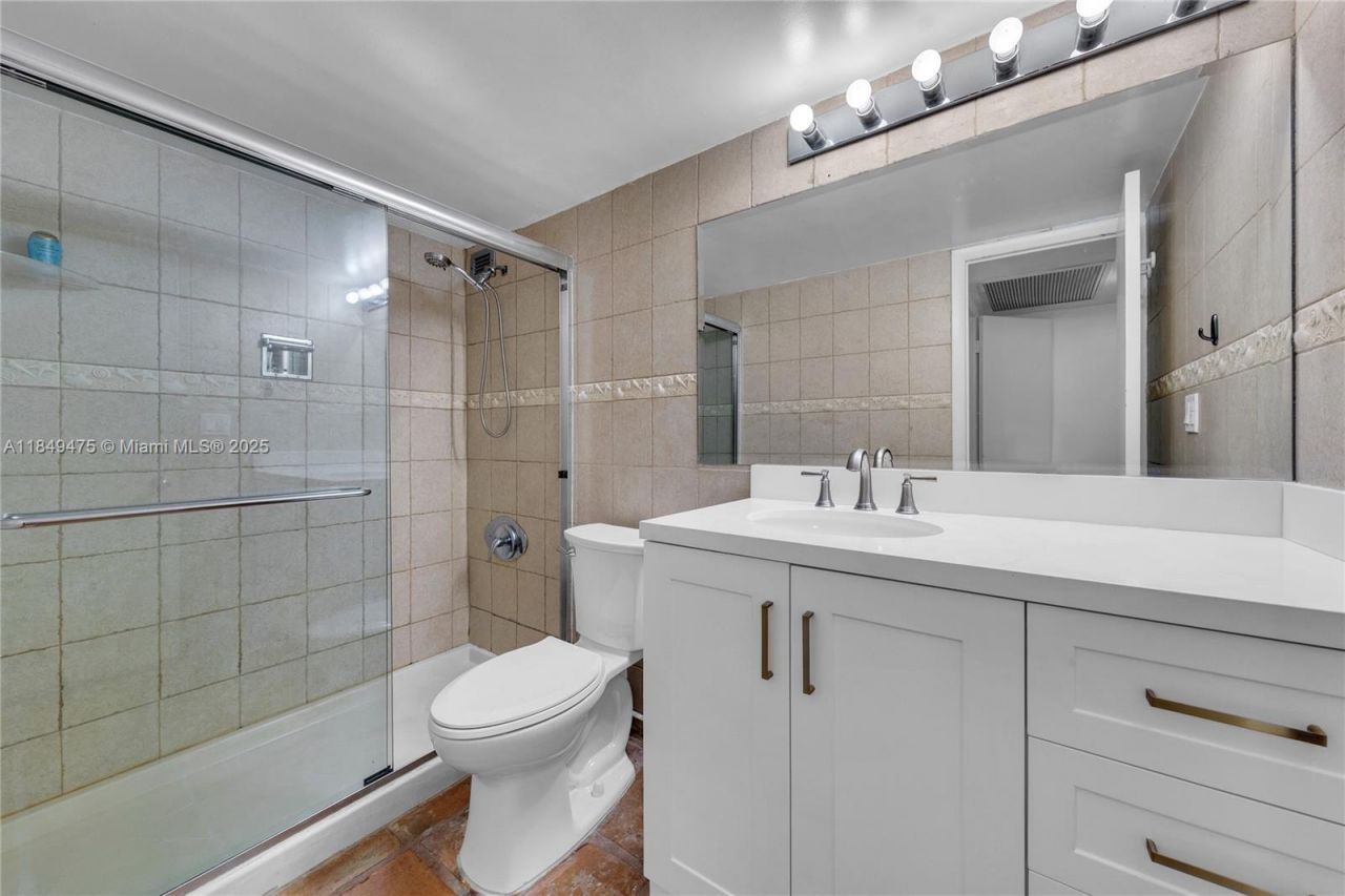 5555 Collins Ave, Unit 8U, Miami Beach, FL 33140 Photo