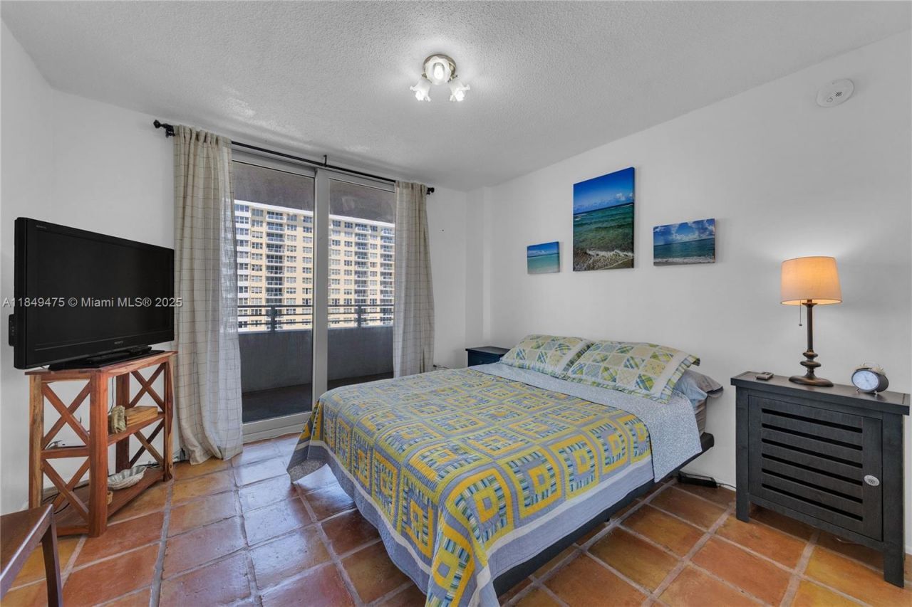 5555 Collins Ave, Unit 8U, Miami Beach, FL 33140 Photo