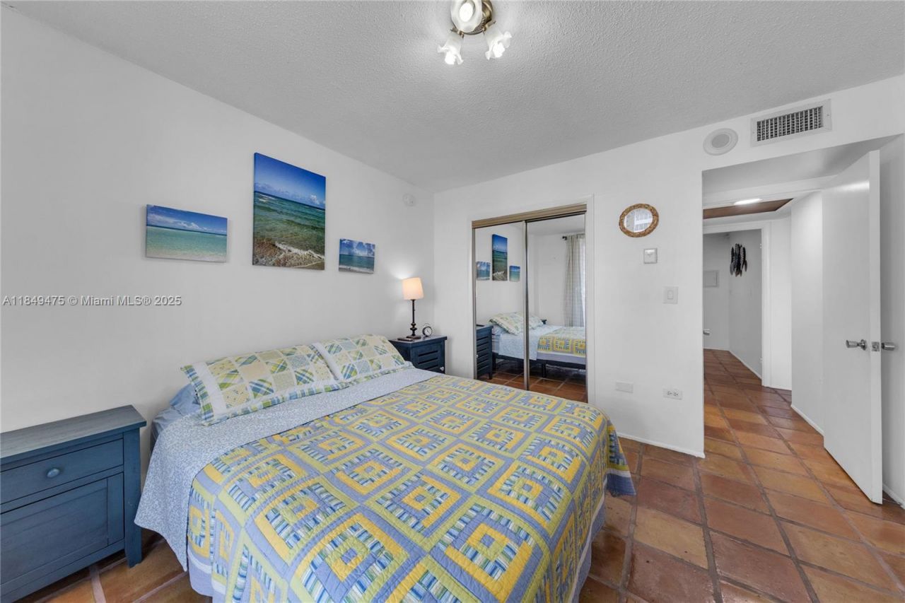 5555 Collins Ave, Unit 8U, Miami Beach, FL 33140 Photo