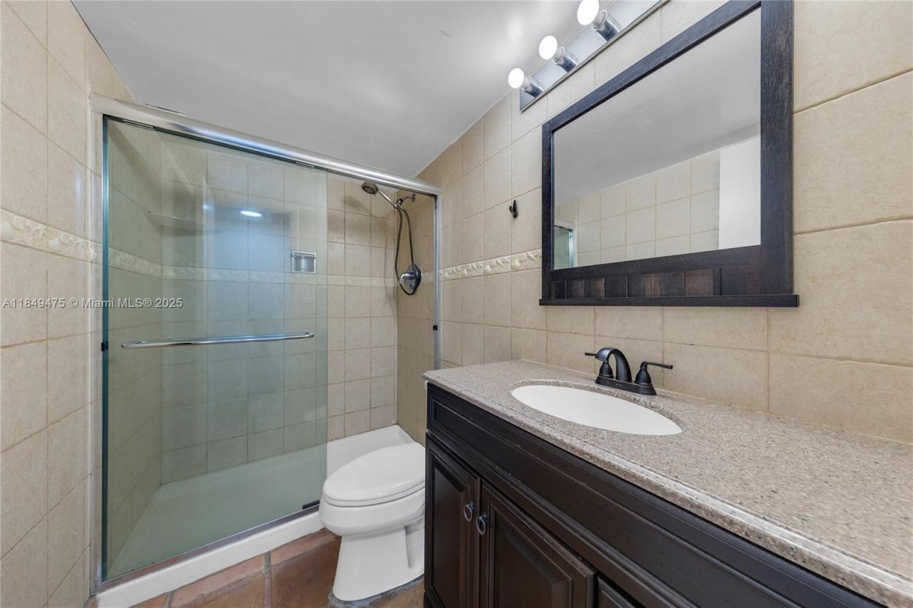 5555 Collins Ave, Unit 8U, Miami Beach, FL 33140 Photo