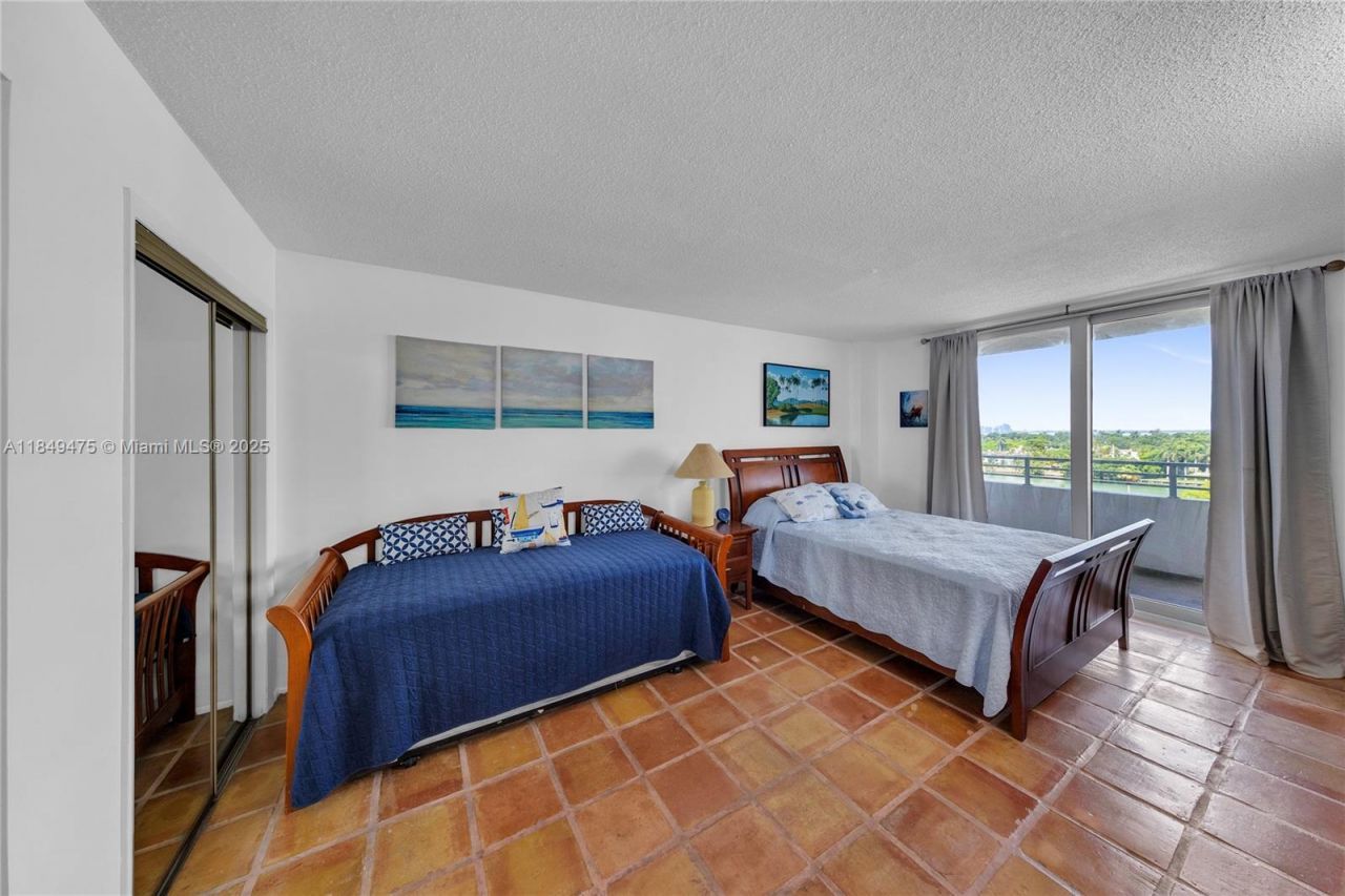5555 Collins Ave, Unit 8U, Miami Beach, FL 33140 Photo