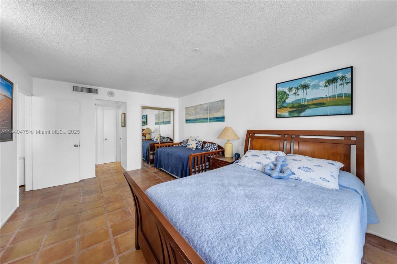 5555 Collins Ave, Unit 8U, Miami Beach, FL 33140 Photo