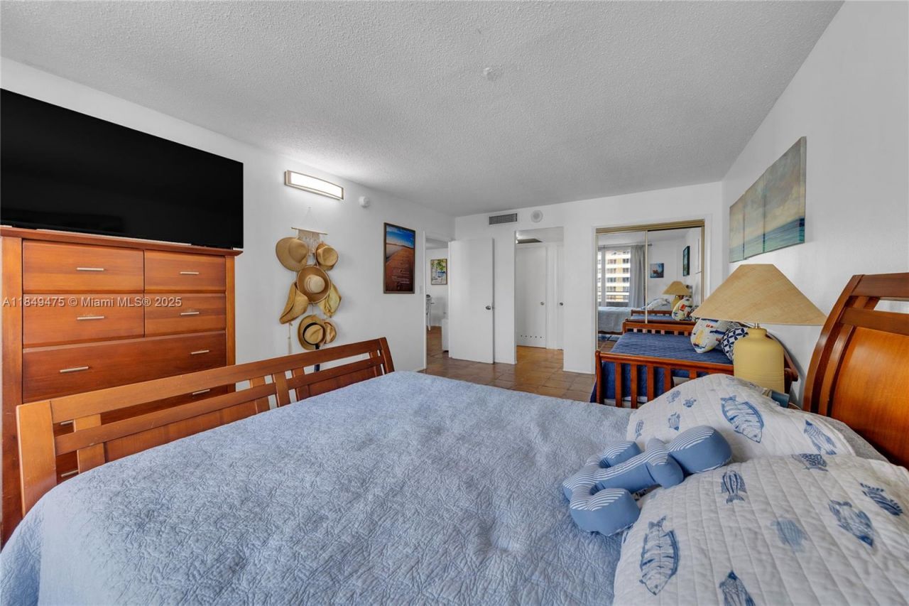 5555 Collins Ave, Unit 8U, Miami Beach, FL 33140 Photo