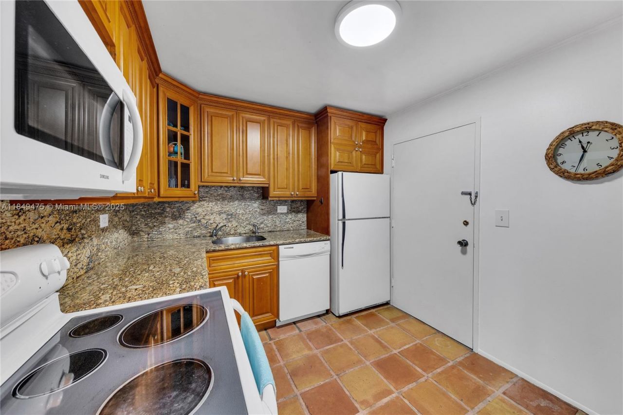 5555 Collins Ave, Unit 8U, Miami Beach, FL 33140 Photo