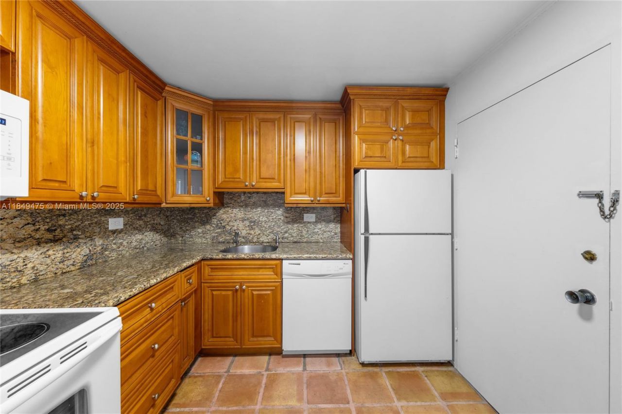 5555 Collins Ave, Unit 8U, Miami Beach, FL 33140 Photo