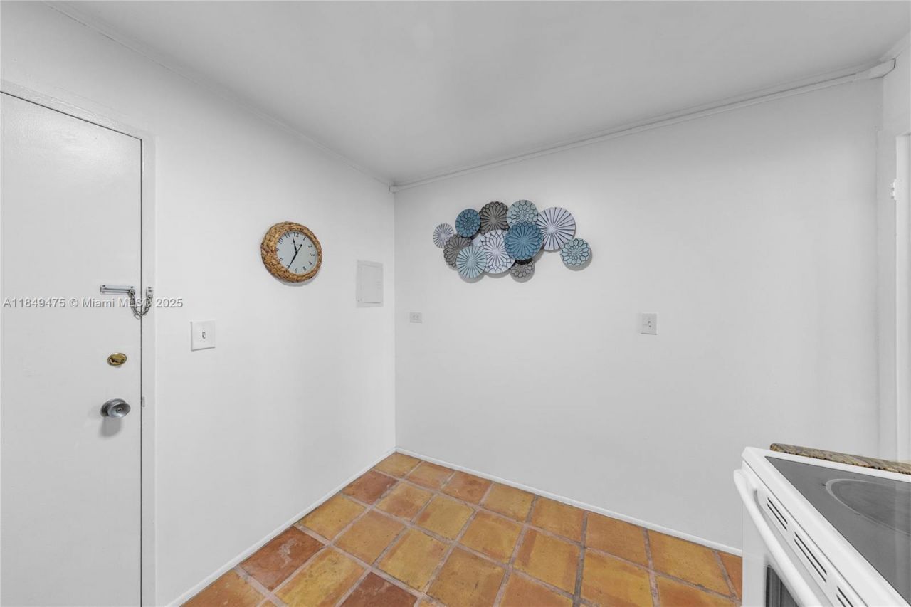 5555 Collins Ave, Unit 8U, Miami Beach, FL 33140 Photo