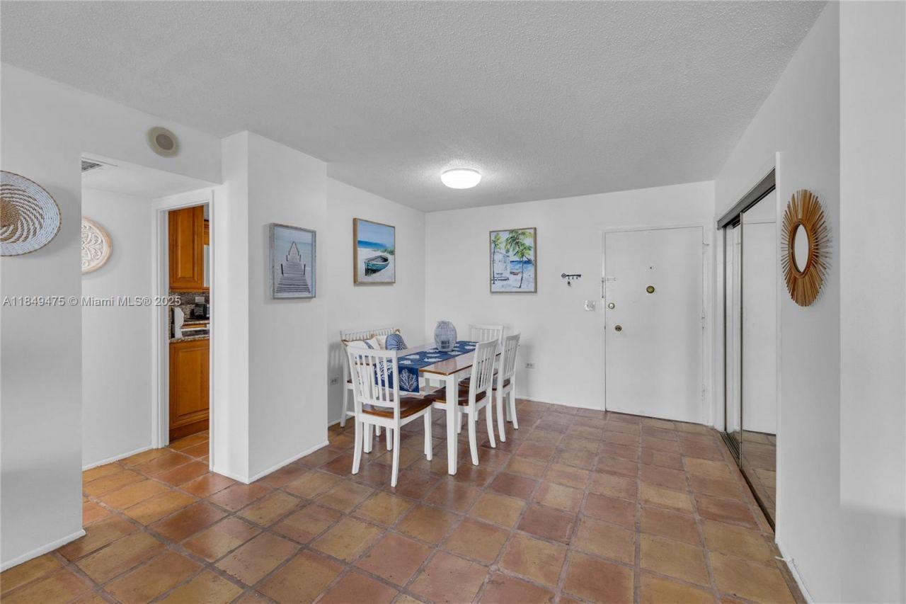 5555 Collins Ave, Unit 8U, Miami Beach, FL 33140 Photo