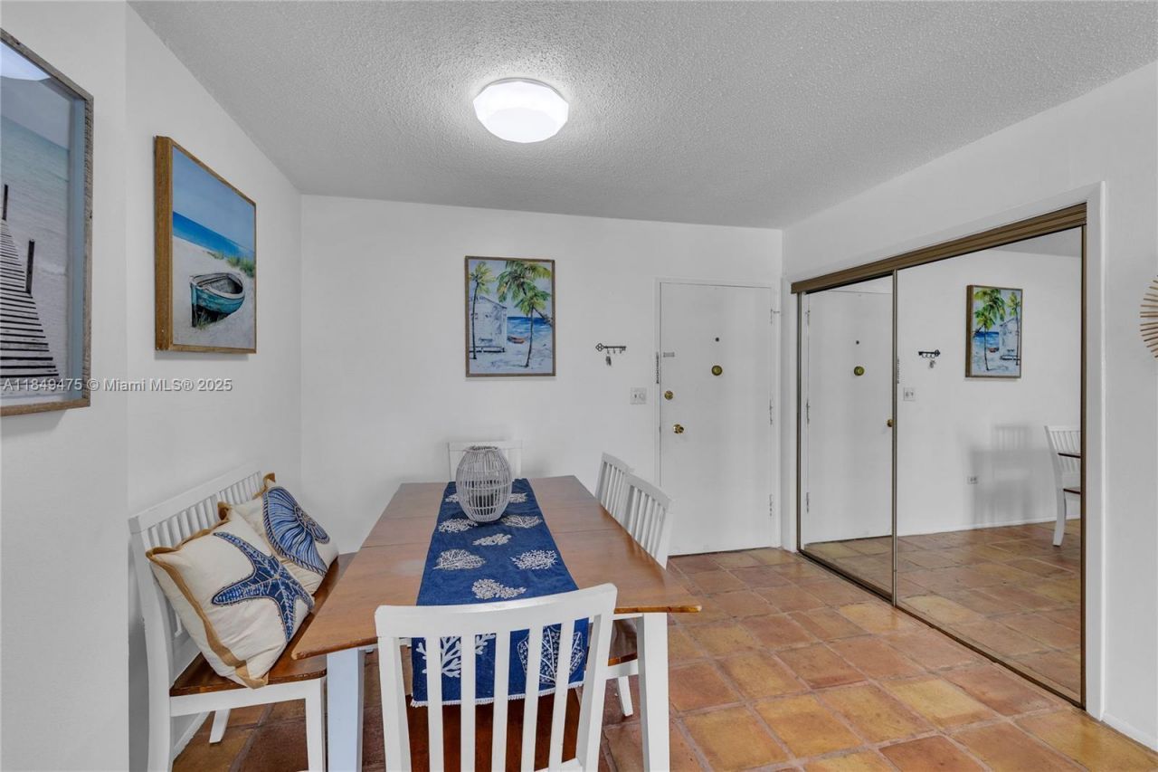 5555 Collins Ave, Unit 8U, Miami Beach, FL 33140 Photo