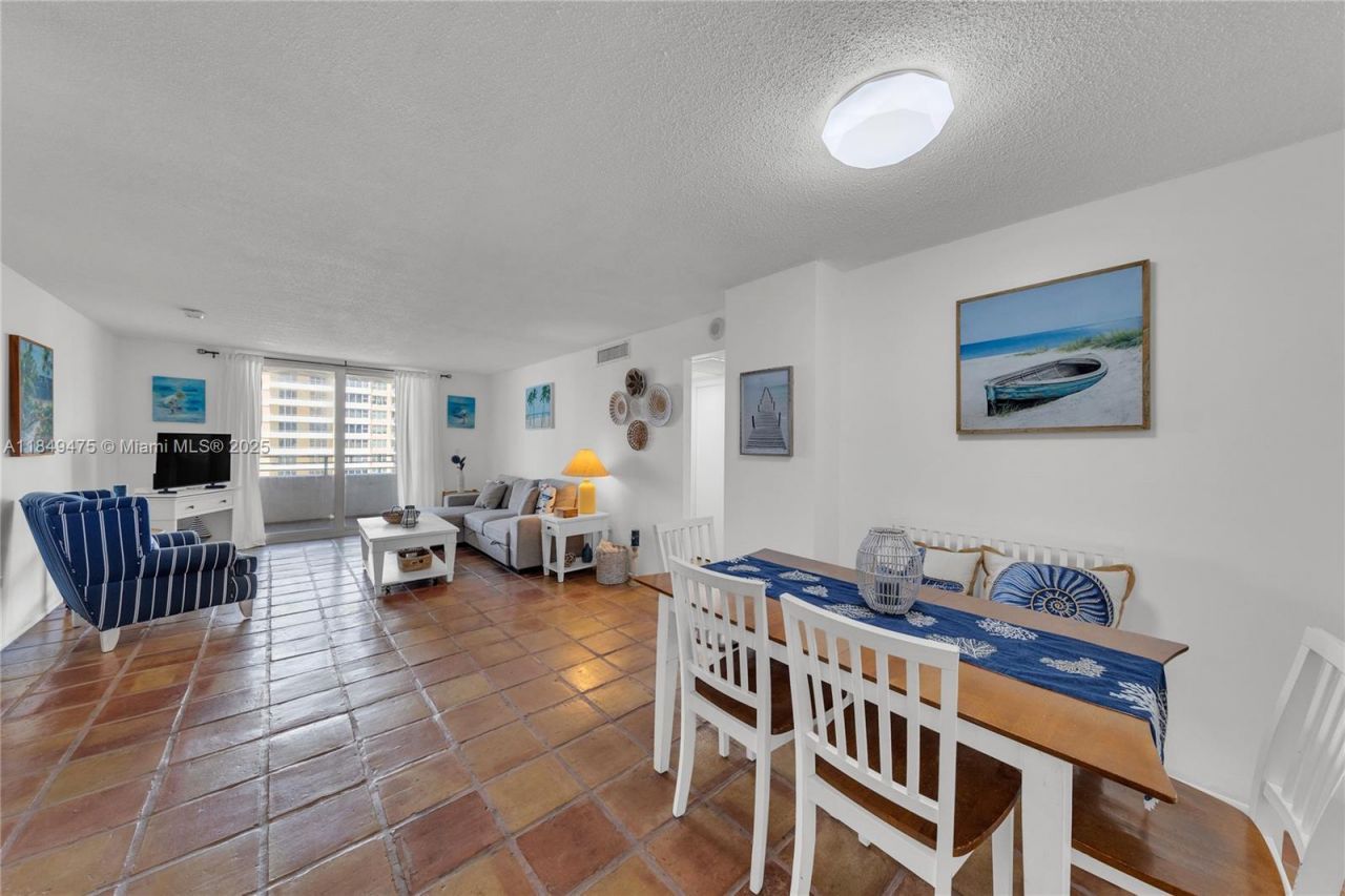 5555 Collins Ave, Unit 8U, Miami Beach, FL 33140 Photo