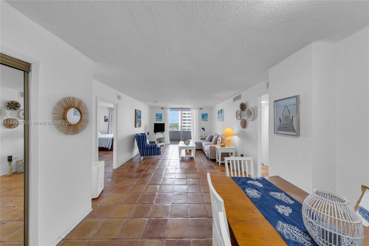 5555 Collins Ave, Unit 8U, Miami Beach, FL 33140 Photo