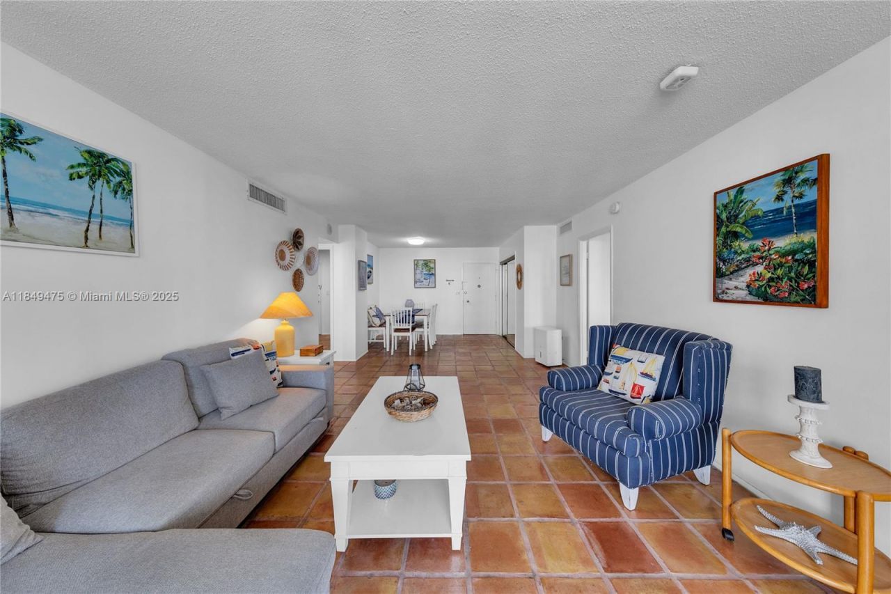 5555 Collins Ave, Unit 8U, Miami Beach, FL 33140 Photo