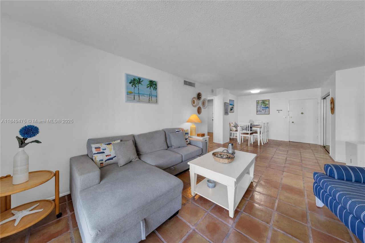 5555 Collins Ave, Unit 8U, Miami Beach, FL 33140 Photo