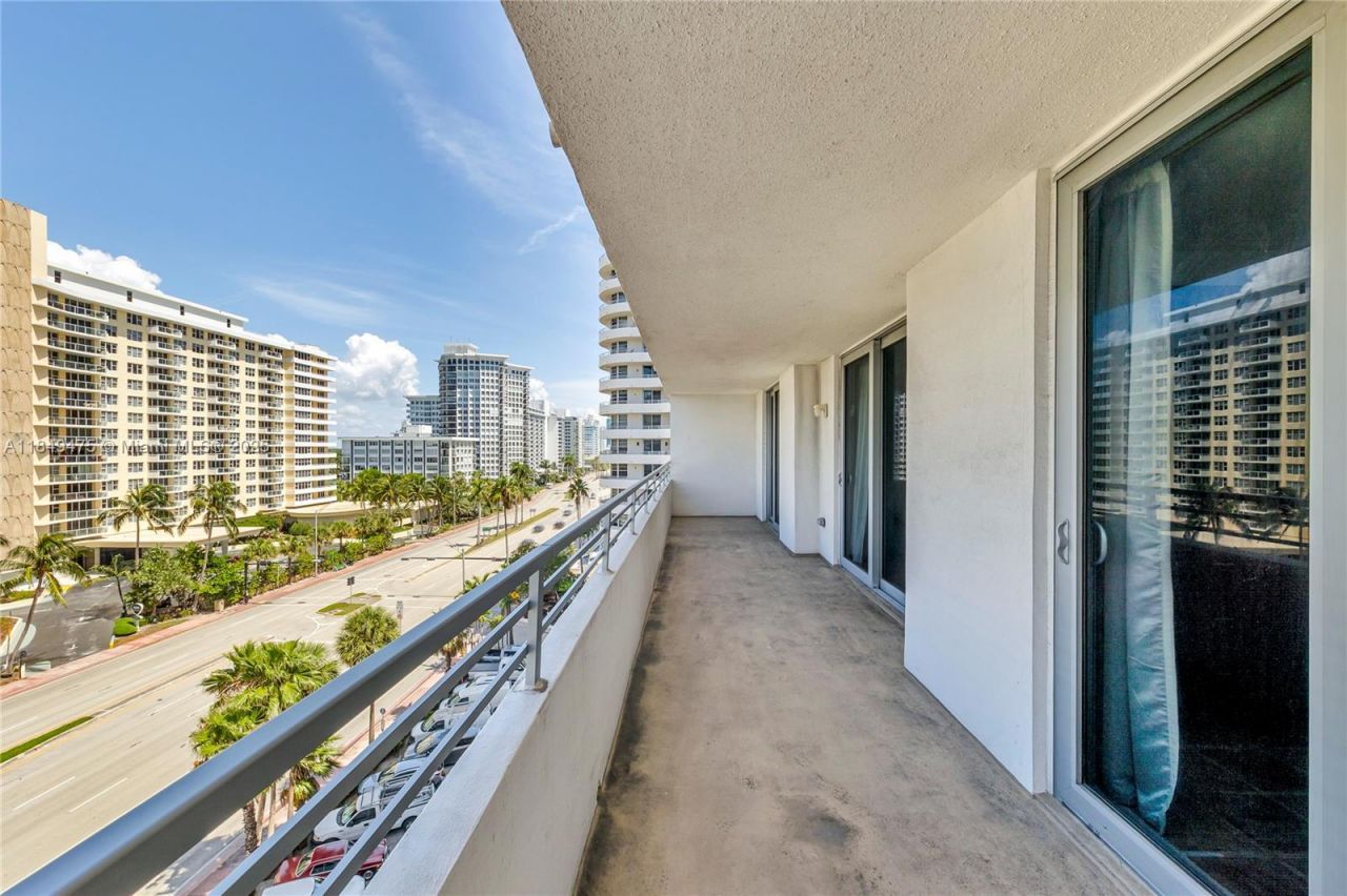 5555 Collins Ave, Unit 8U, Miami Beach, FL 33140 Photo