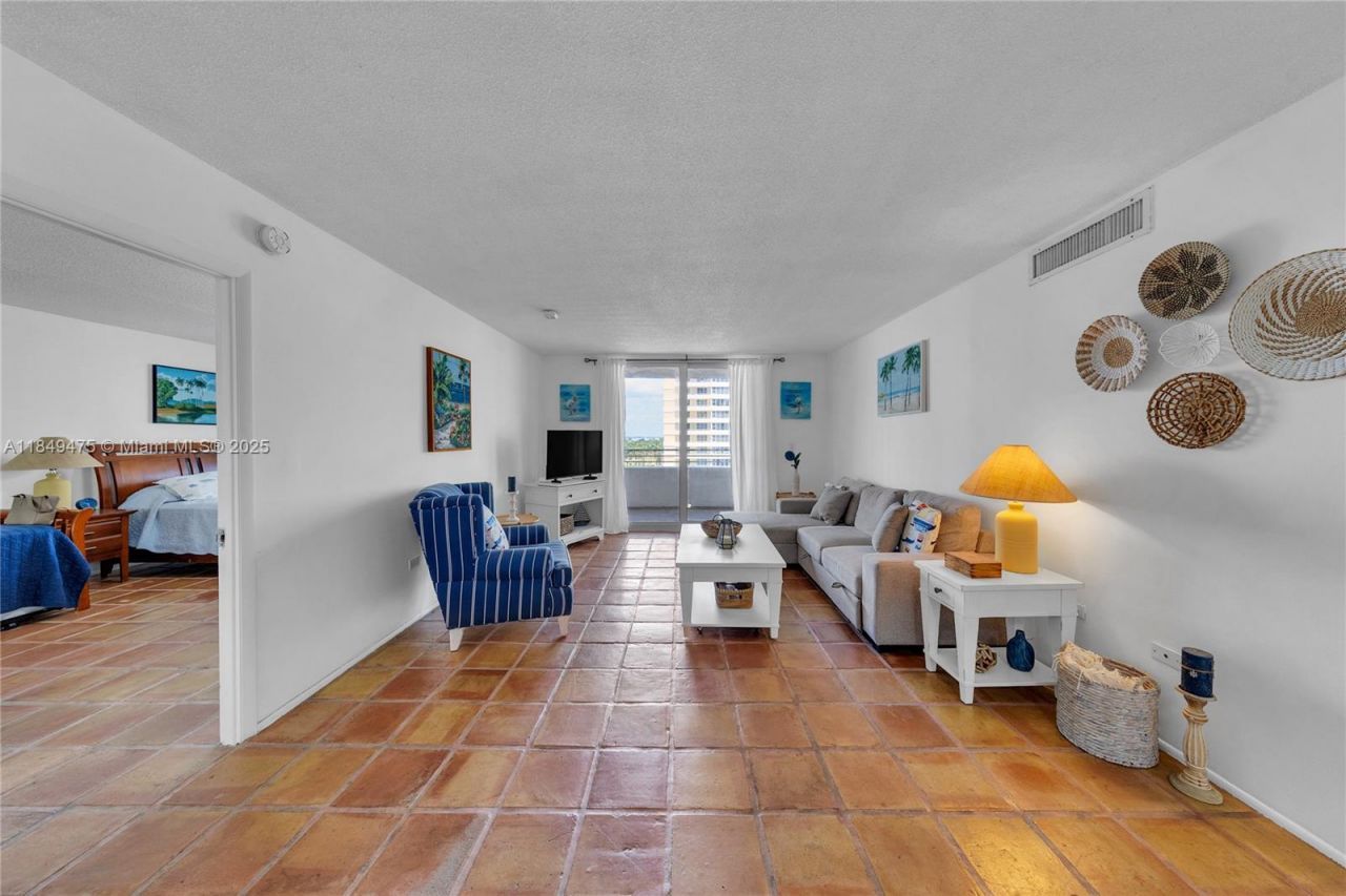 5555 Collins Ave, Unit 8U, Miami Beach, FL 33140 Photo