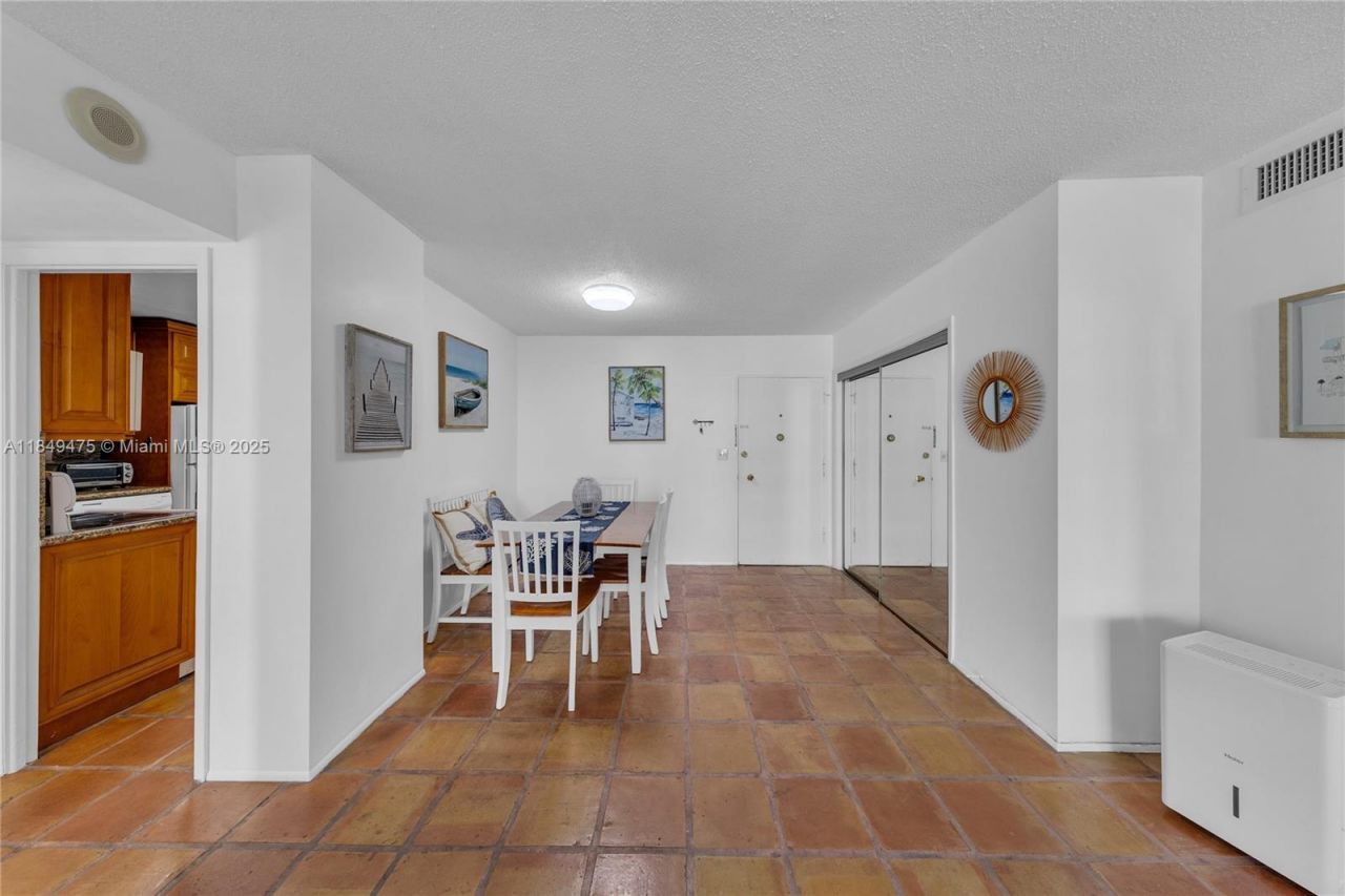 5555 Collins Ave, Unit 8U, Miami Beach, FL 33140 Photo