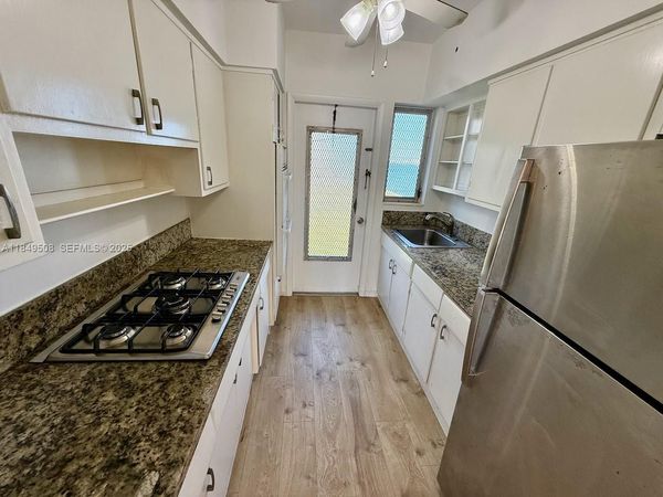 7921 East Dr, Unit 17, North Bay Village, FL 33141