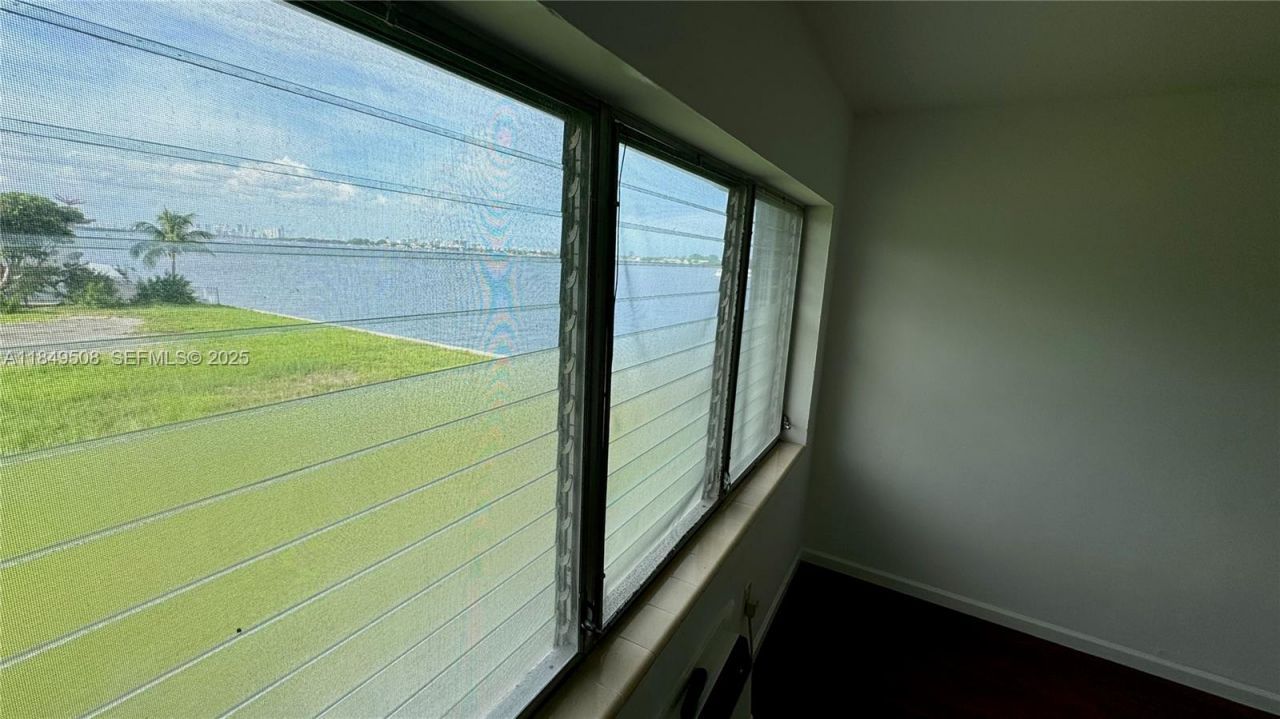 7921 East Dr, Unit 17, North Bay Village, FL 33141 Photo