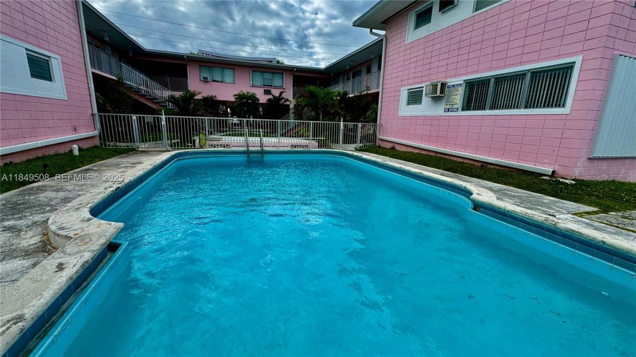 7921 East Dr, Unit 17, North Bay Village, FL 33141 Photo