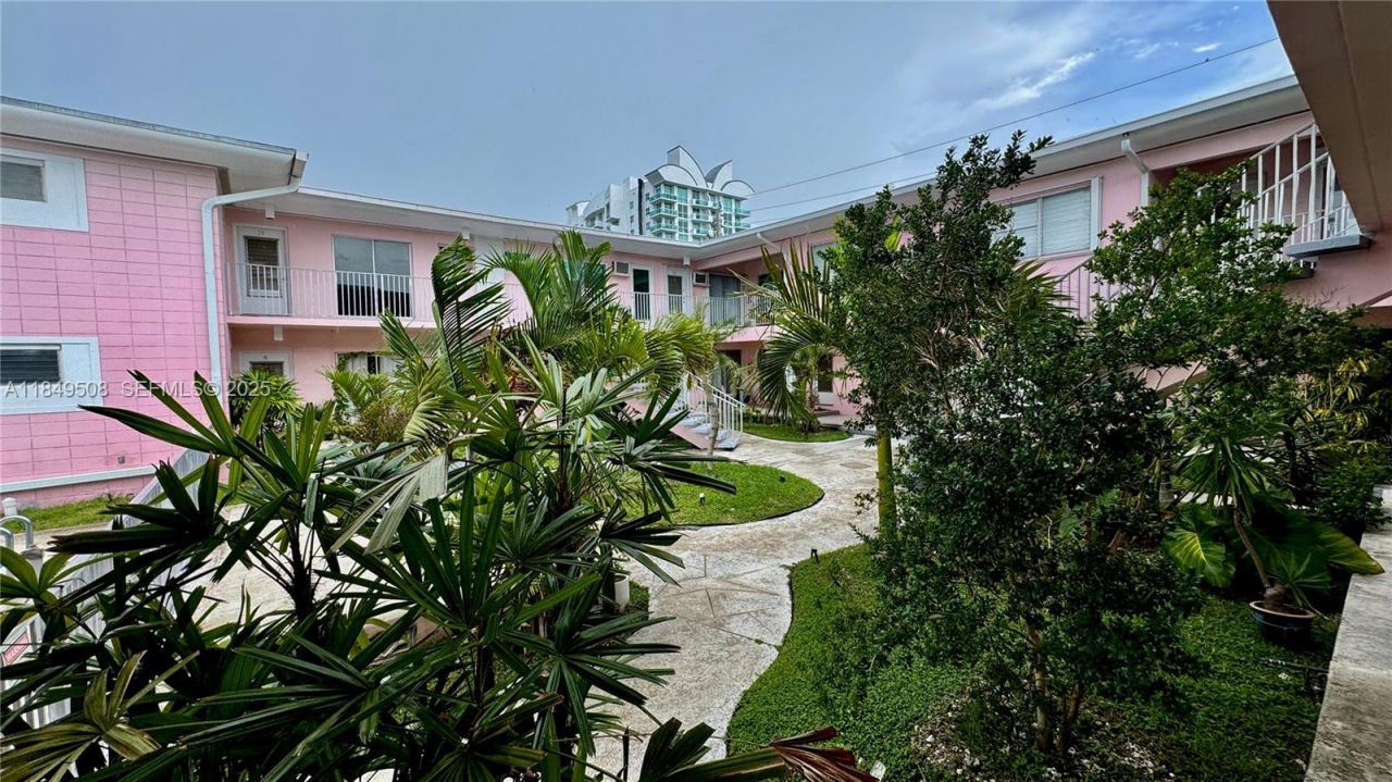 7921 East Dr, Unit 17, North Bay Village, FL 33141 Photo