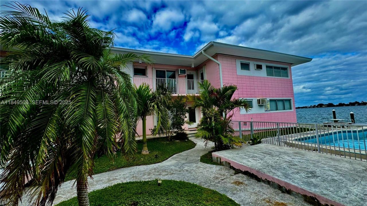 7921 East Dr, Unit 17, North Bay Village, FL 33141 Photo