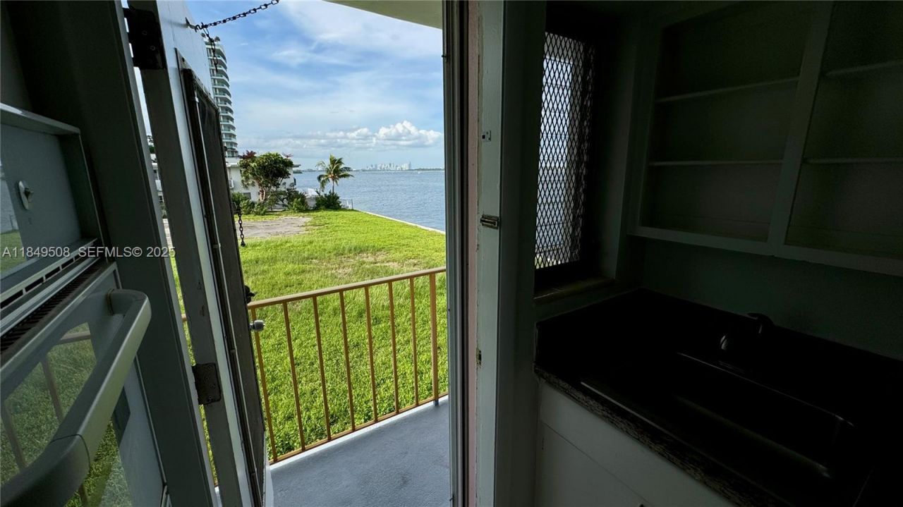 7921 East Dr, Unit 17, North Bay Village, FL 33141 Photo