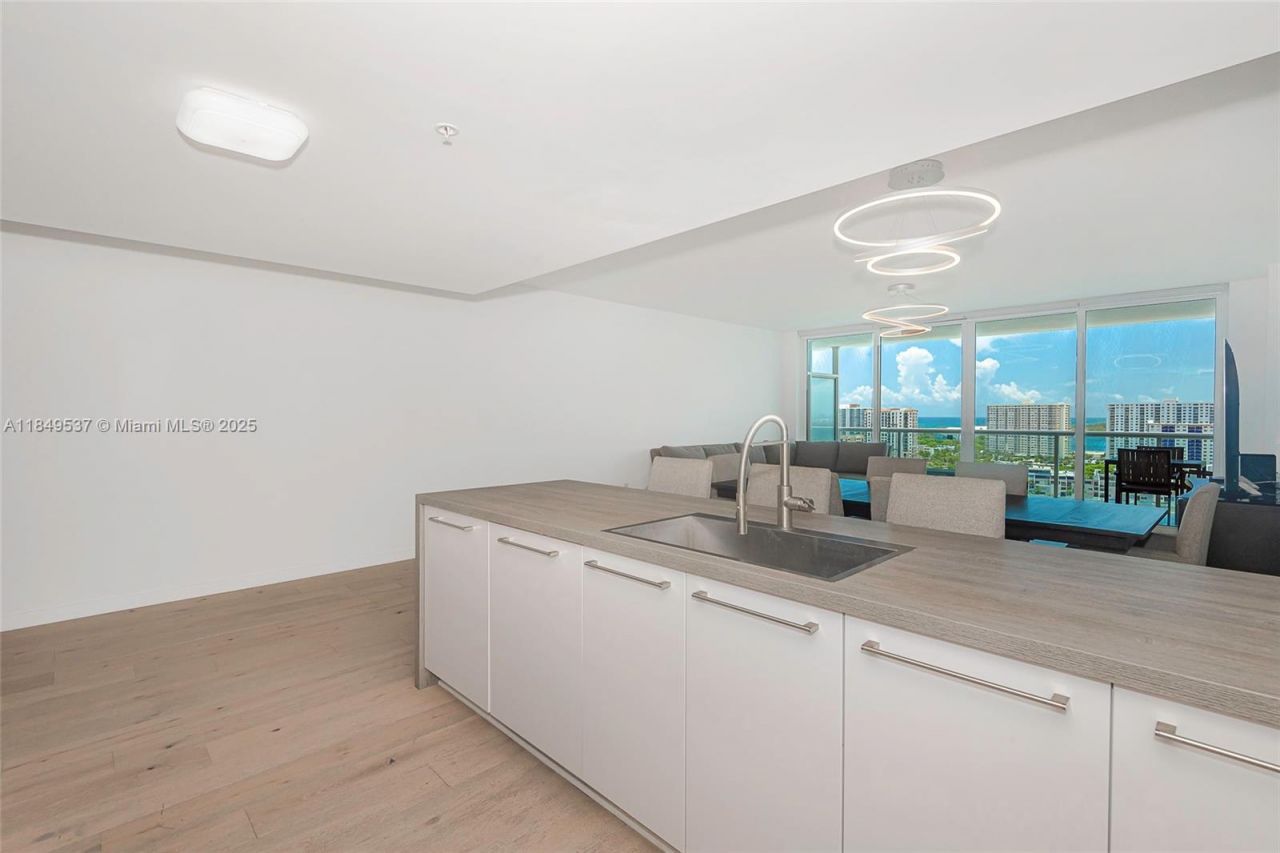 400 Sunny Isles Blvd, Unit 1819 ONE L, Sunny Isles Beach, FL 33160 Photo