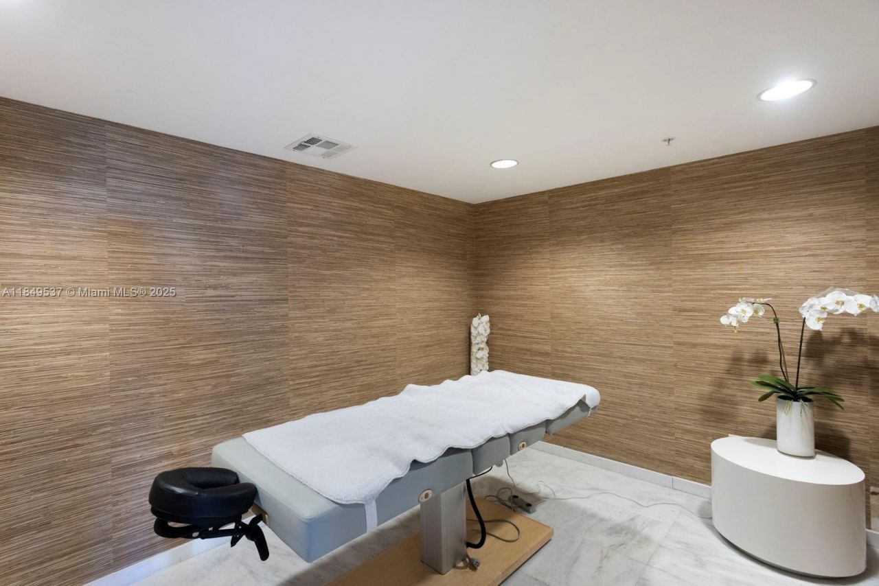 400 Sunny Isles Blvd, Unit 1819 ONE L, Sunny Isles Beach, FL 33160 Photo