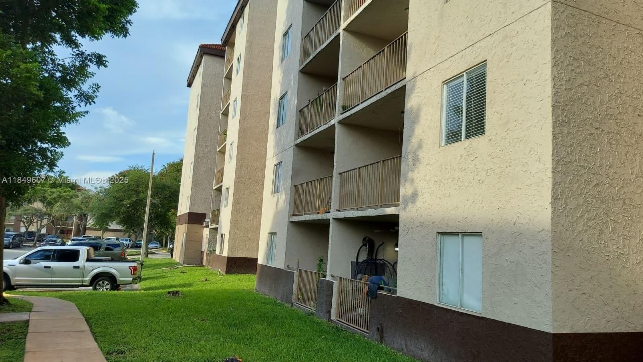 15231 SW 80th St, Unit 209, Miami, FL 33193 Photo