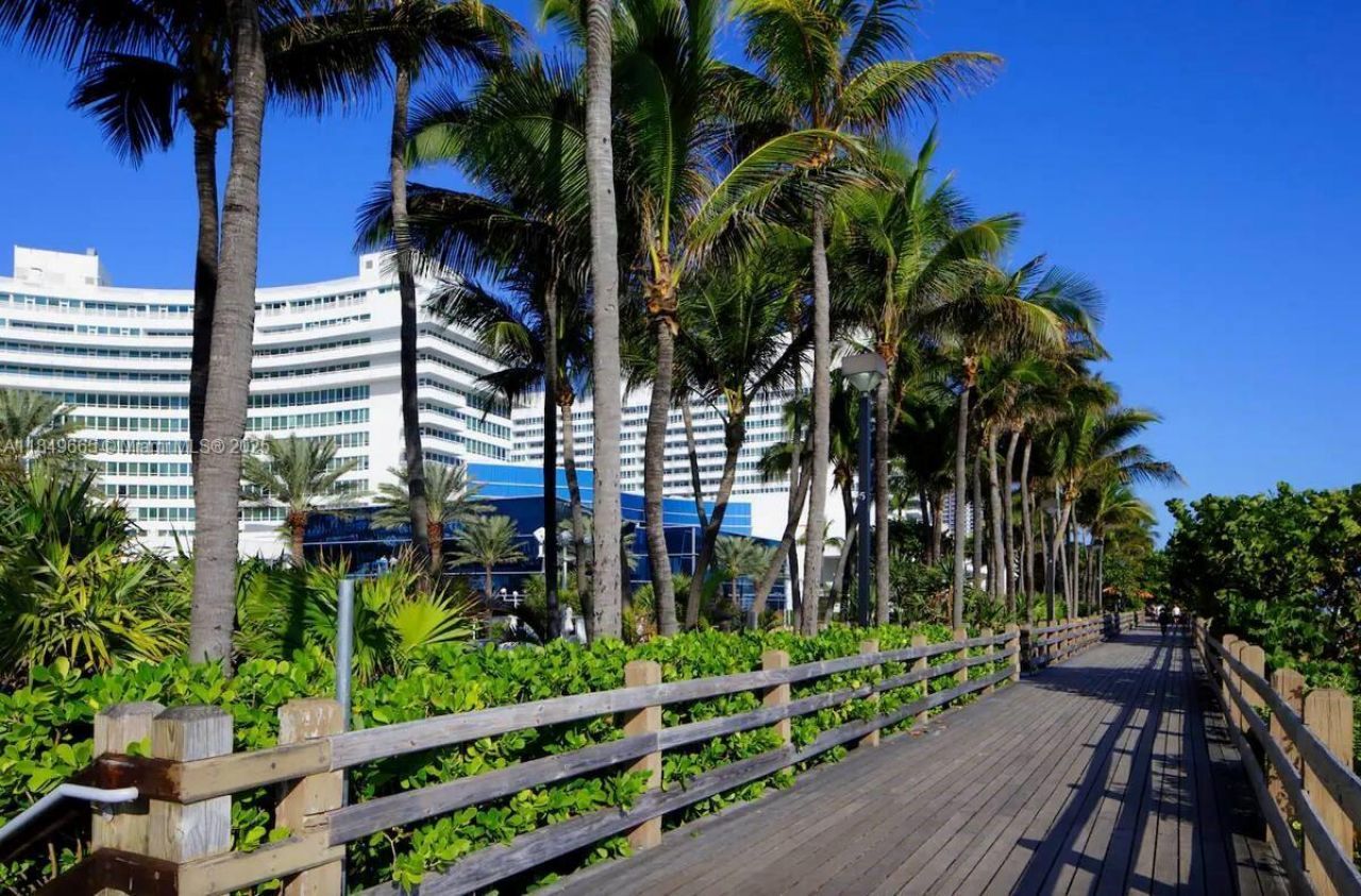 4391 Collins Ave, Unit 918, Miami Beach, FL 33140 Photo