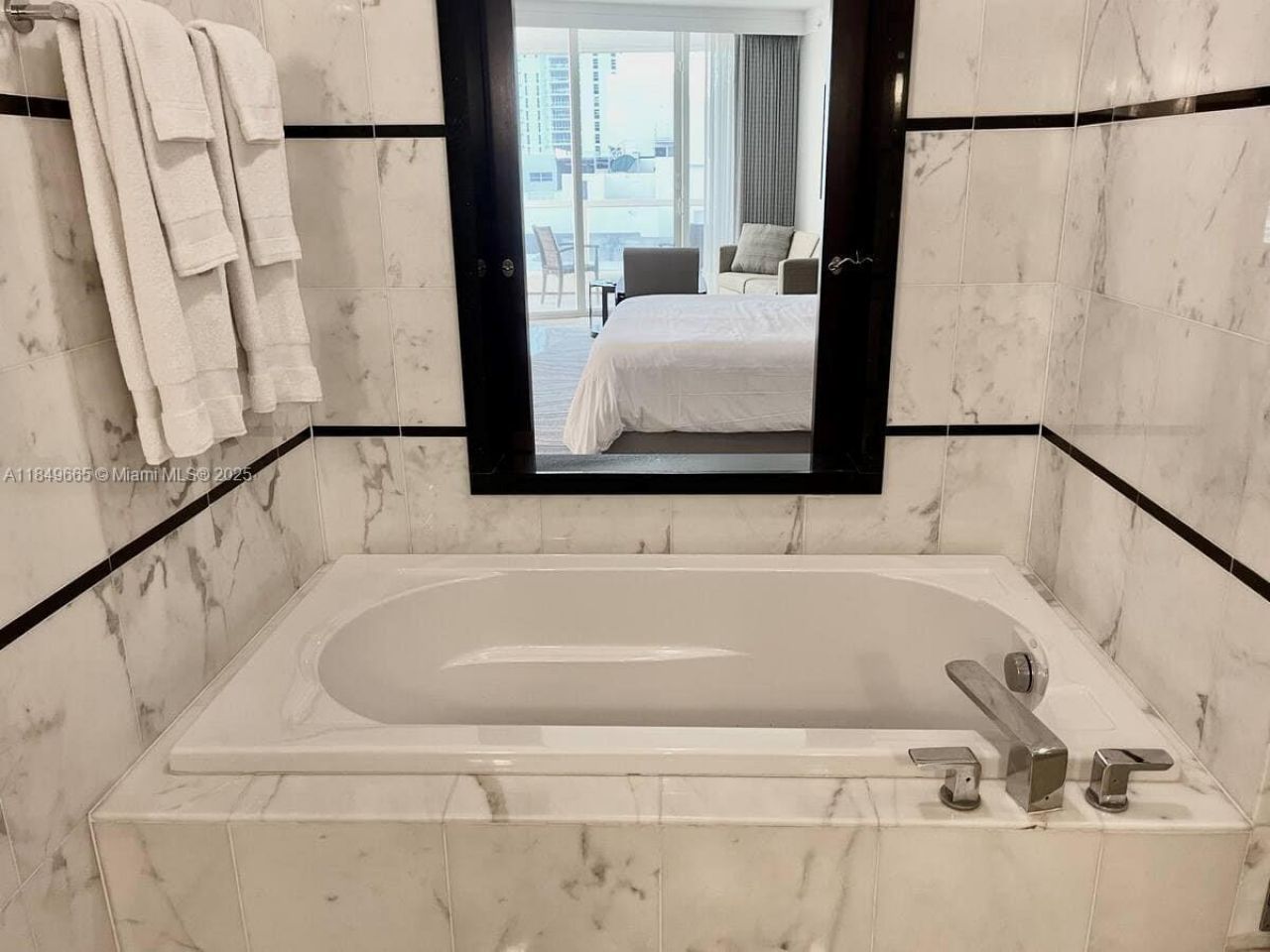 4391 Collins Ave, Unit 918, Miami Beach, FL 33140 Photo