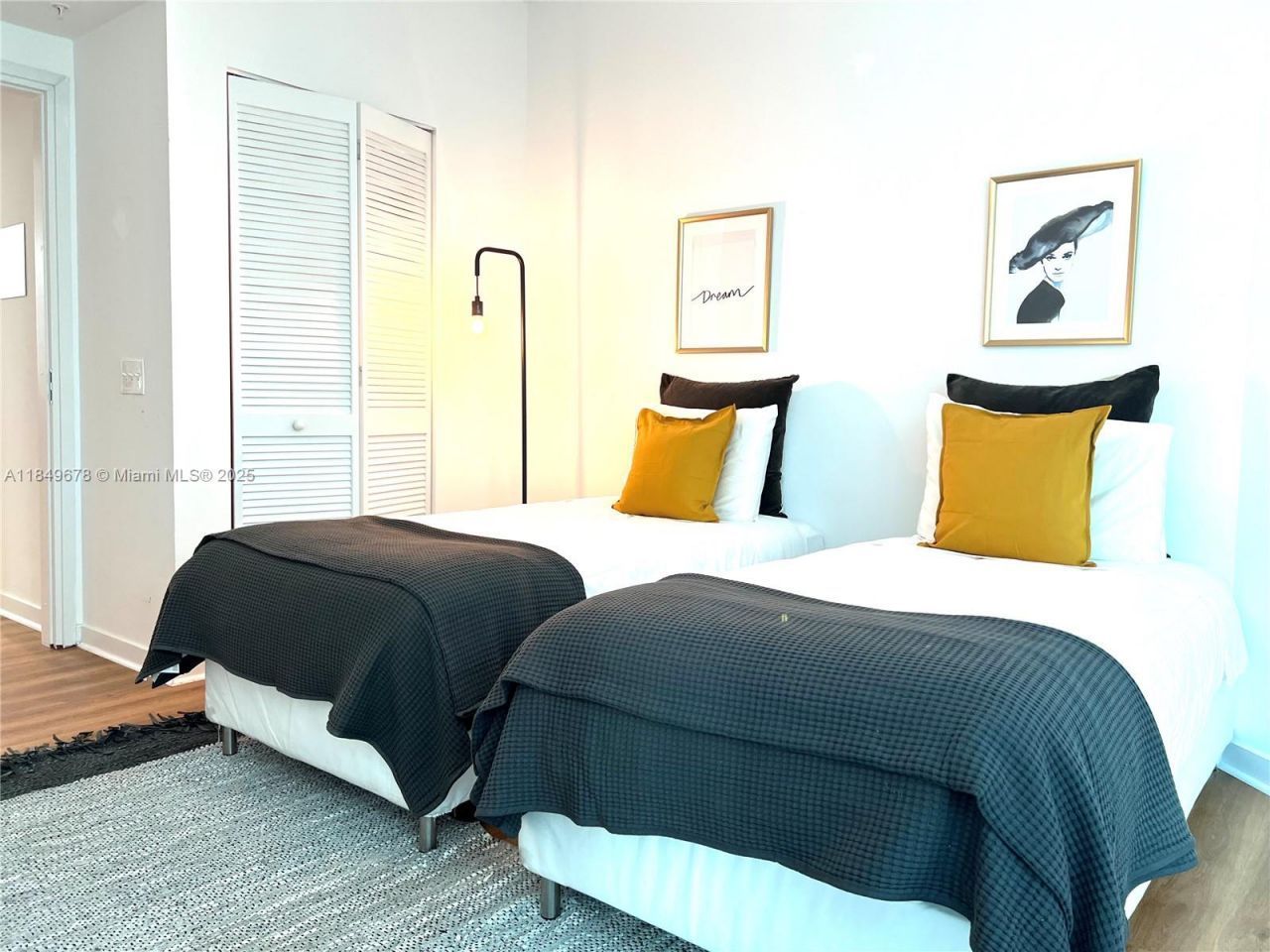 300 S Biscayne Blvd, Unit T-1602, Miami, FL 33131 Photo