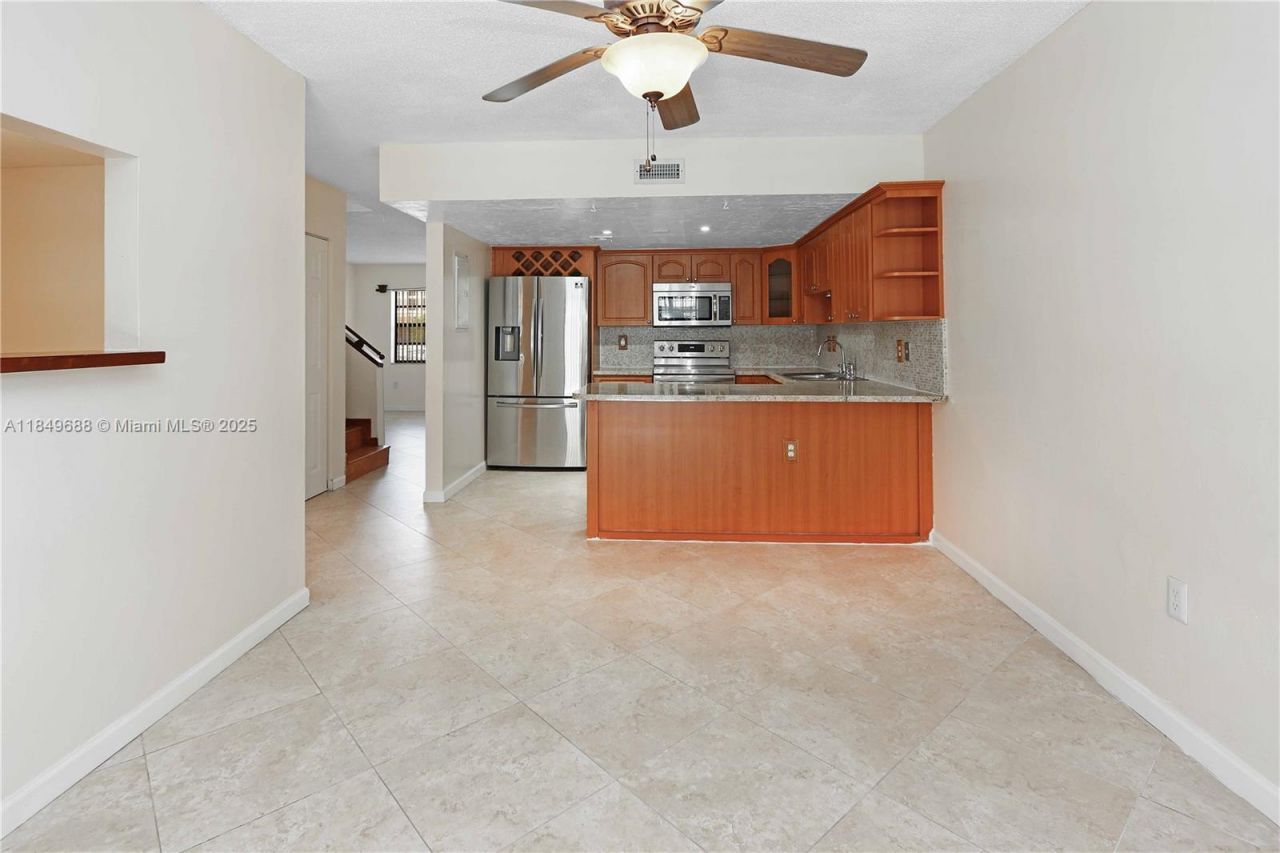 570 NW 109th Ave, Unit 1204, Miami, FL 33172 Photo