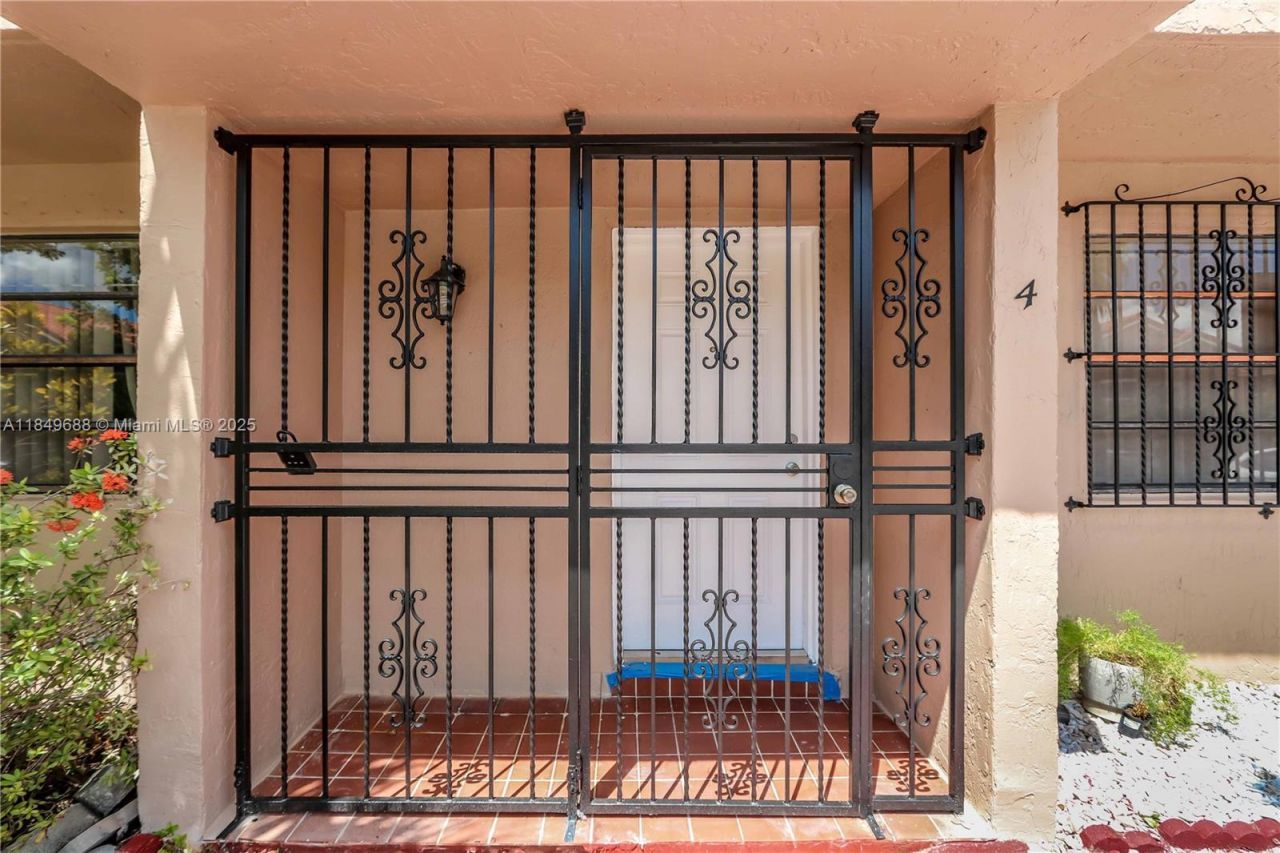 570 NW 109th Ave, Unit 1204, Miami, FL 33172 Photo