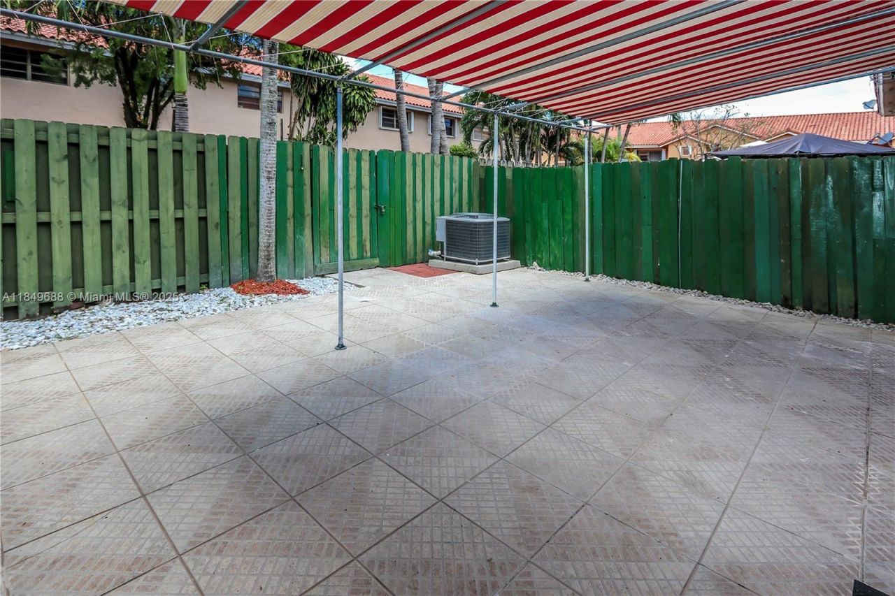 570 NW 109th Ave, Unit 1204, Miami, FL 33172 Photo