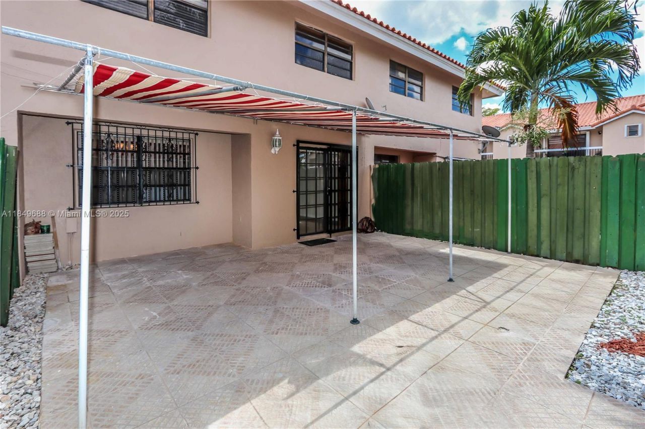 570 NW 109th Ave, Unit 1204, Miami, FL 33172 Photo